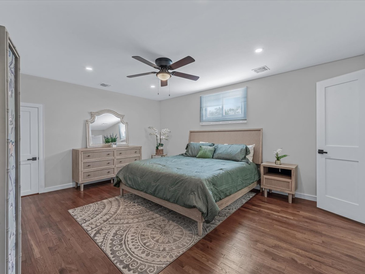 Brand-New Furnished 5 Bedroom Home with Pool & Utilities Included - Photo 12