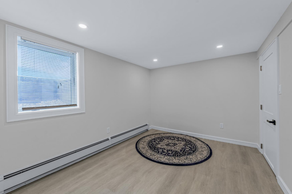 Brand-New Furnished 5 Bedroom Home with Pool & Utilities Included - Photo 7