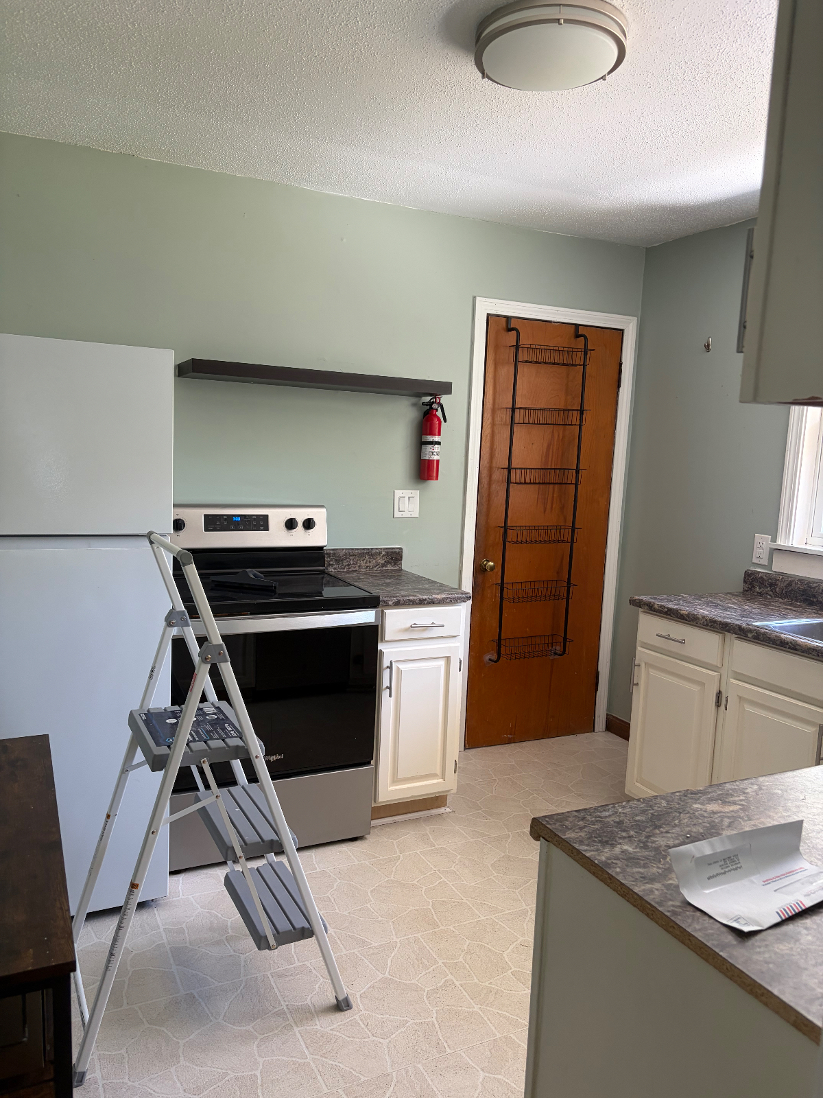 Nursing student looking for tenant - Photo 2