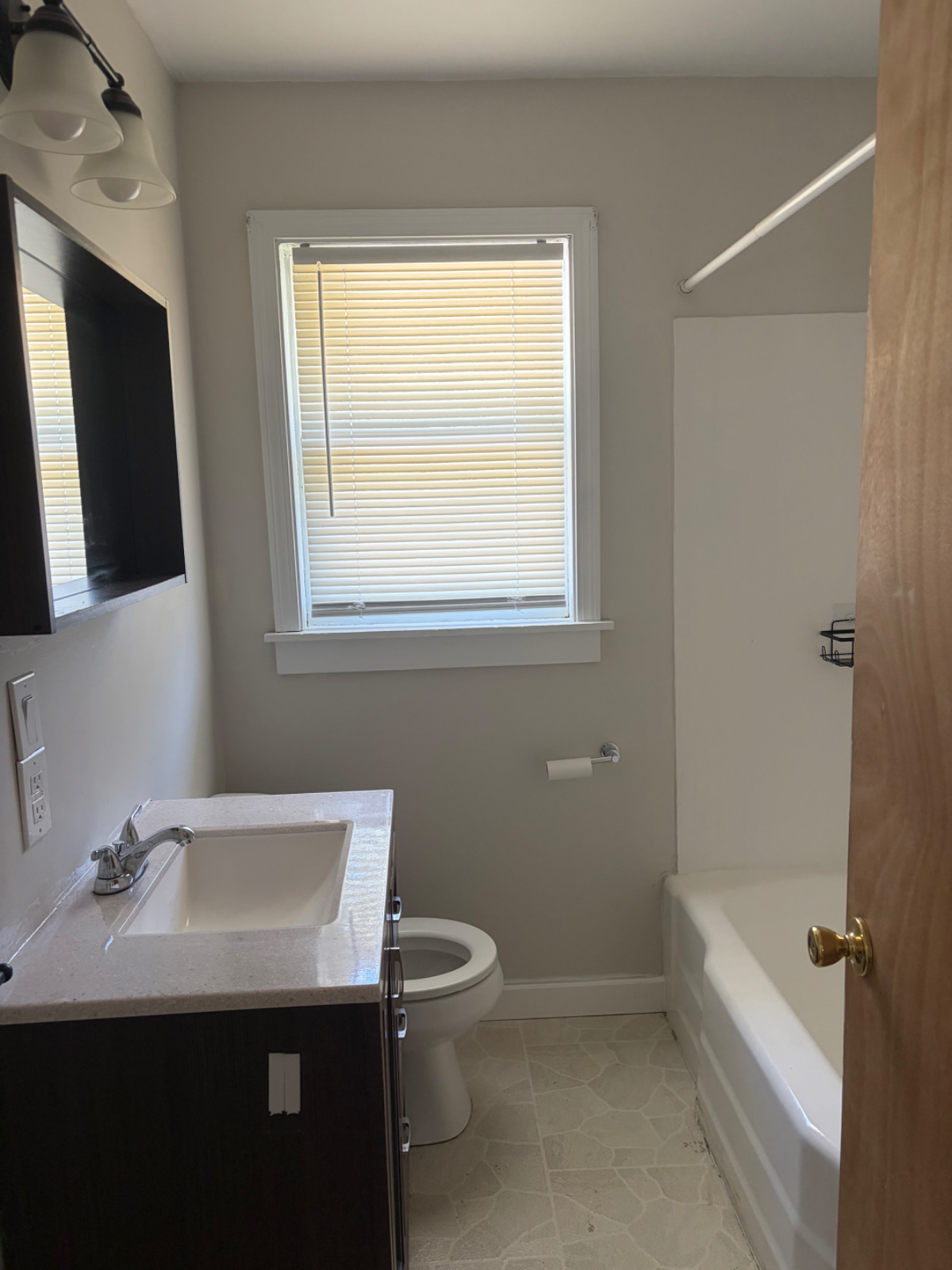 Nursing student looking for tenant - Photo 3