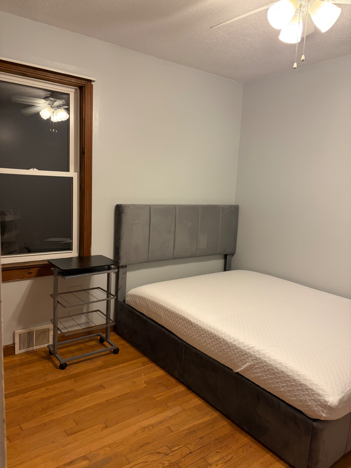 Nursing student looking for tenant - Photo 7