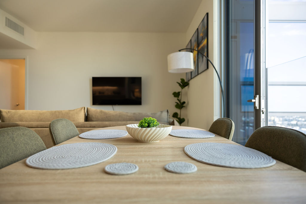 Beautiful Modern High Rise Apartment - Photo 1