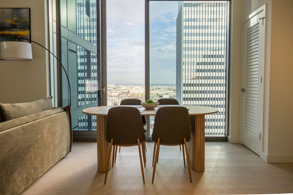 Beautiful Modern High Rise Apartment - Photo 4