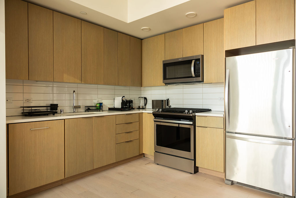 Beautiful Modern High Rise Apartment - Photo 6