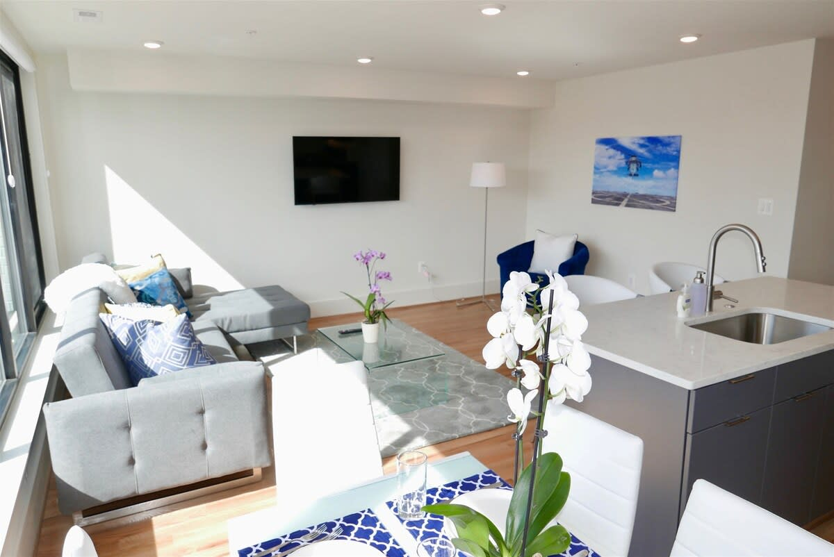 Petworth Luxury Escape | Private Rooftop | Fully Furnished | Metro Nearby - Photo 4