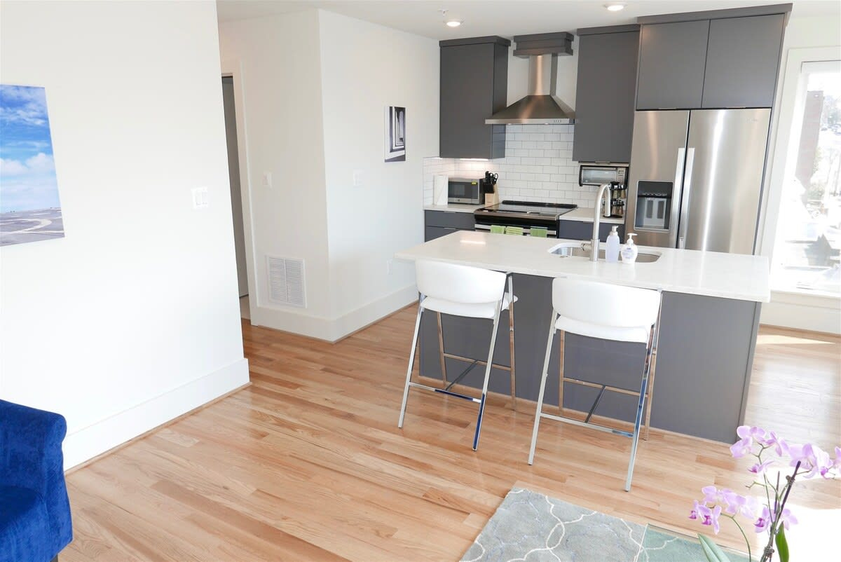 Petworth Luxury Escape | Private Rooftop | Fully Furnished | Metro Nearby - Photo 7
