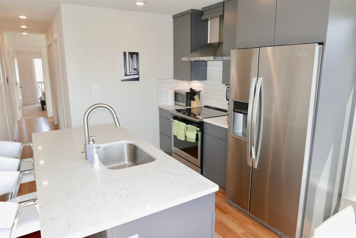 Petworth Luxury Escape | Private Rooftop | Fully Furnished | Metro Nearby - Photo 9