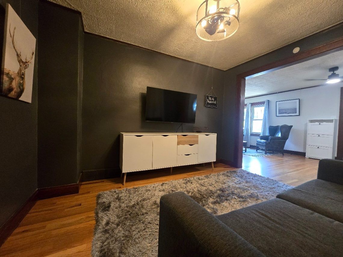 Charming 2-bedroom bungalow minutes from Frontier Park, FE Warren, & Capital - Photo 4