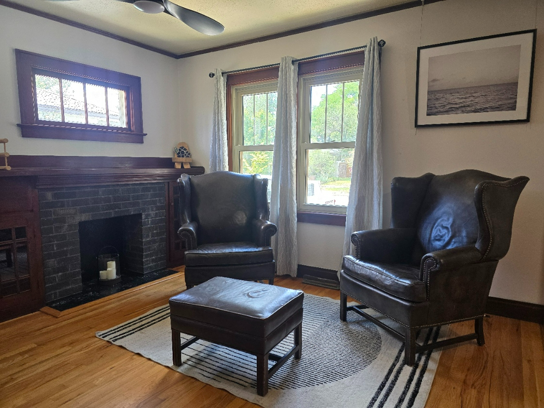 Charming 2-bedroom bungalow minutes from Frontier Park, FE Warren, & Capital - Photo 2