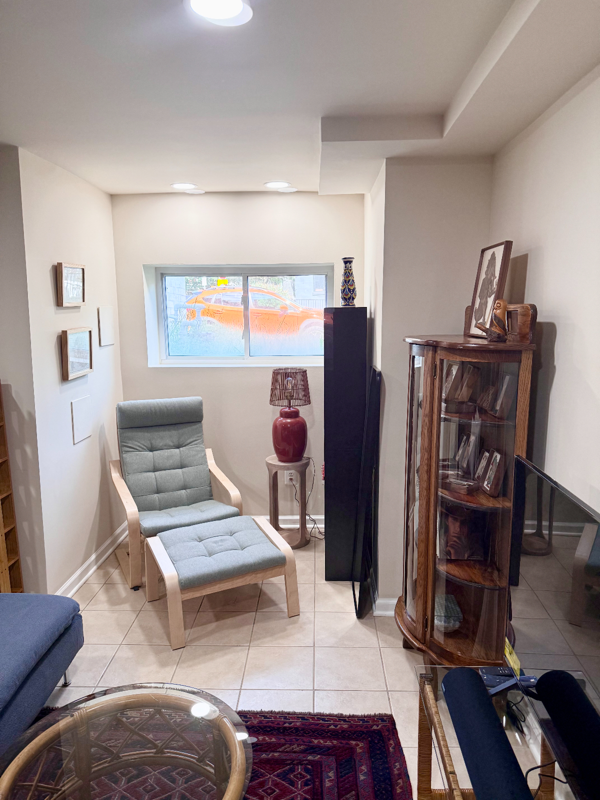 Centrally Located Northeast Rowhouse Apartment - Photo 4