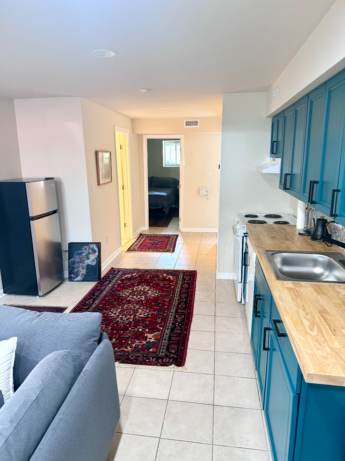 Centrally Located Northeast Rowhouse Apartment - Photo 10