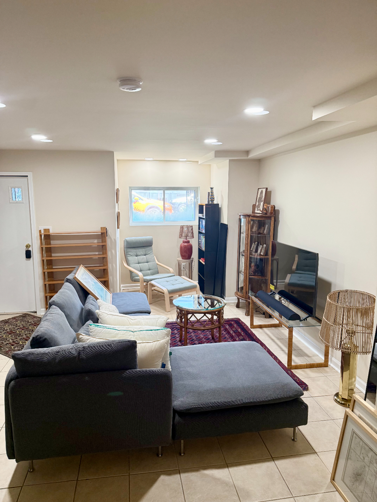 Centrally Located Northeast Rowhouse Apartment - Photo 12