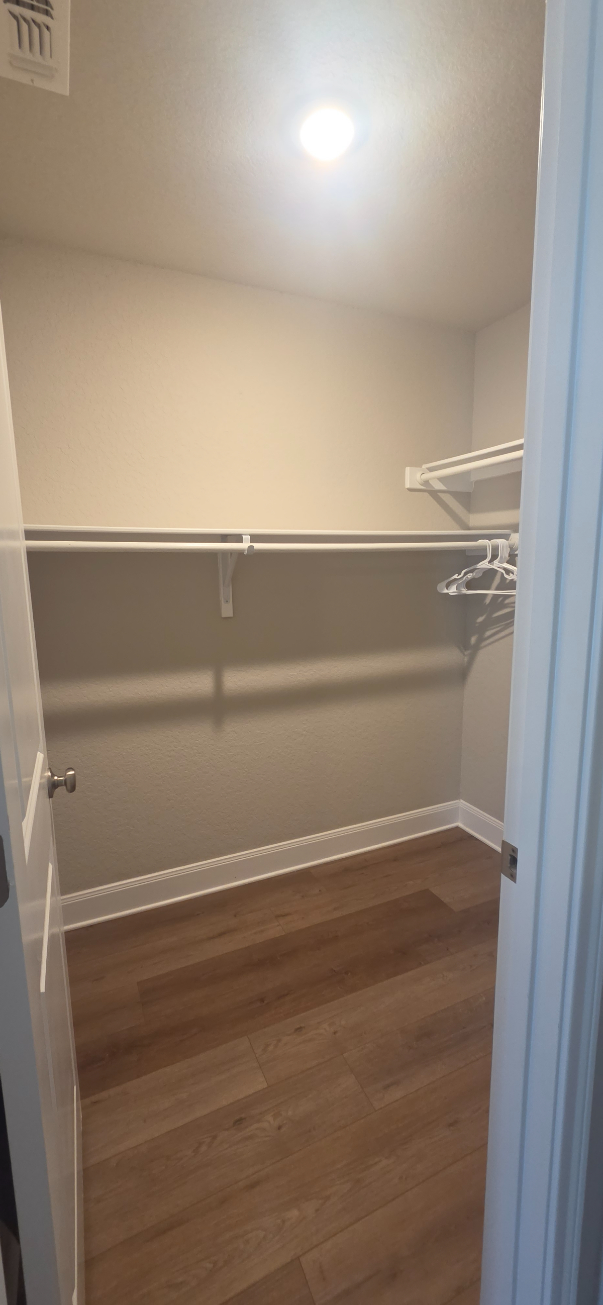 Clean, Modern Condo w/ RO Drinking Water - All Bills Included - Photo 5