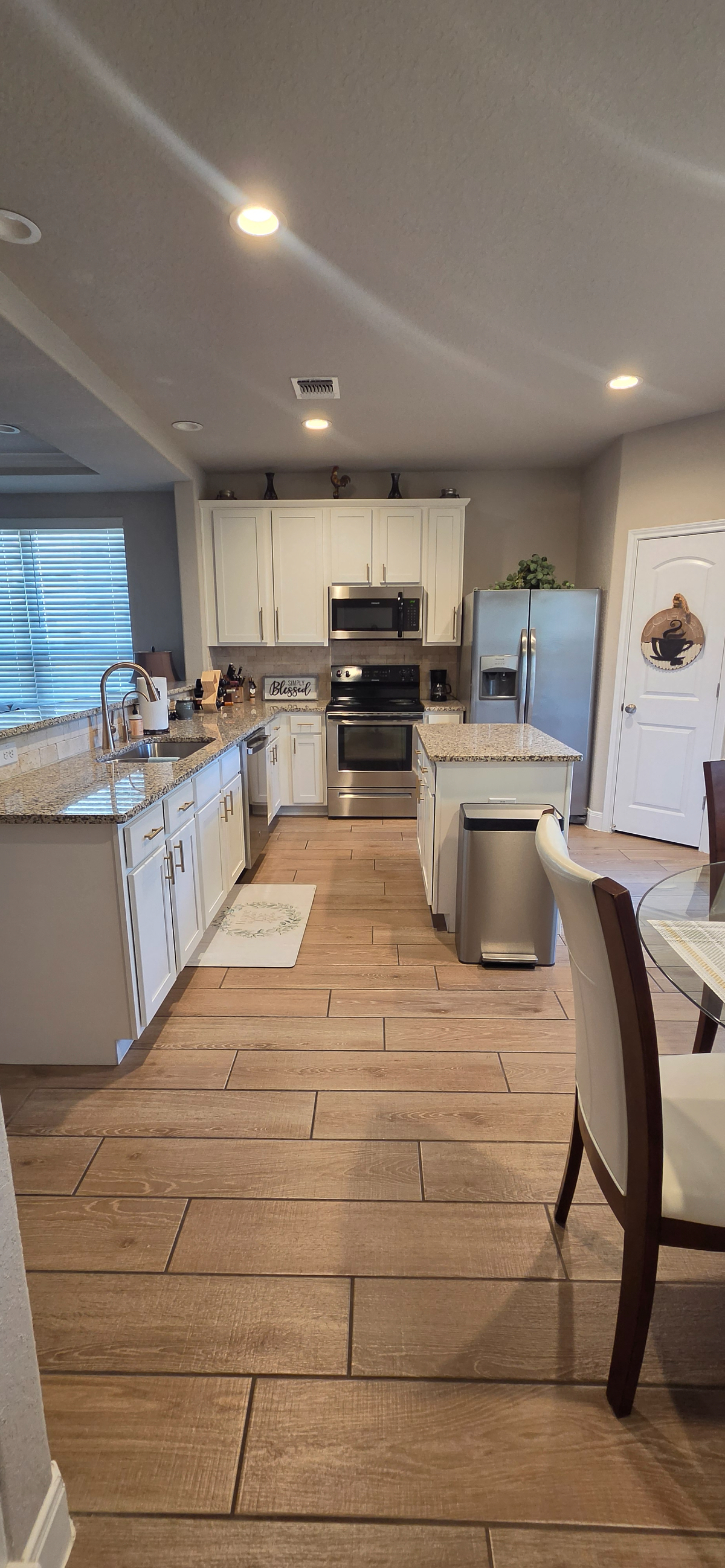 Clean, Modern Condo w/ RO Drinking Water - All Bills Included - Photo 2