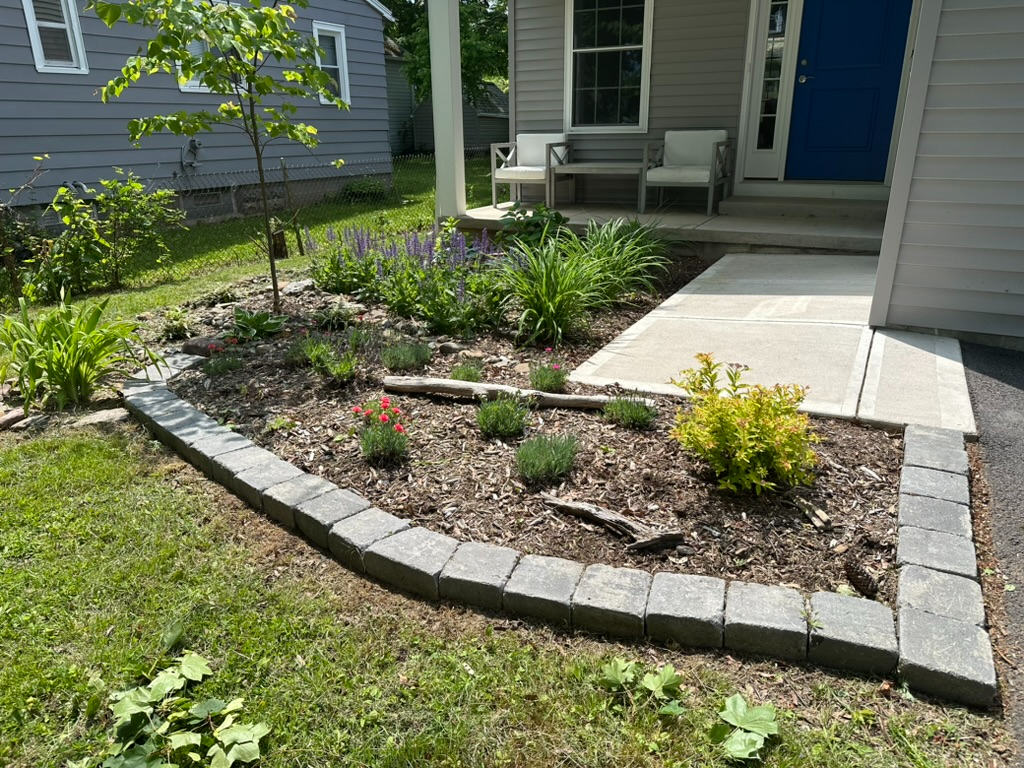 New modern home in quiet location surrounded by park. - Photo 2