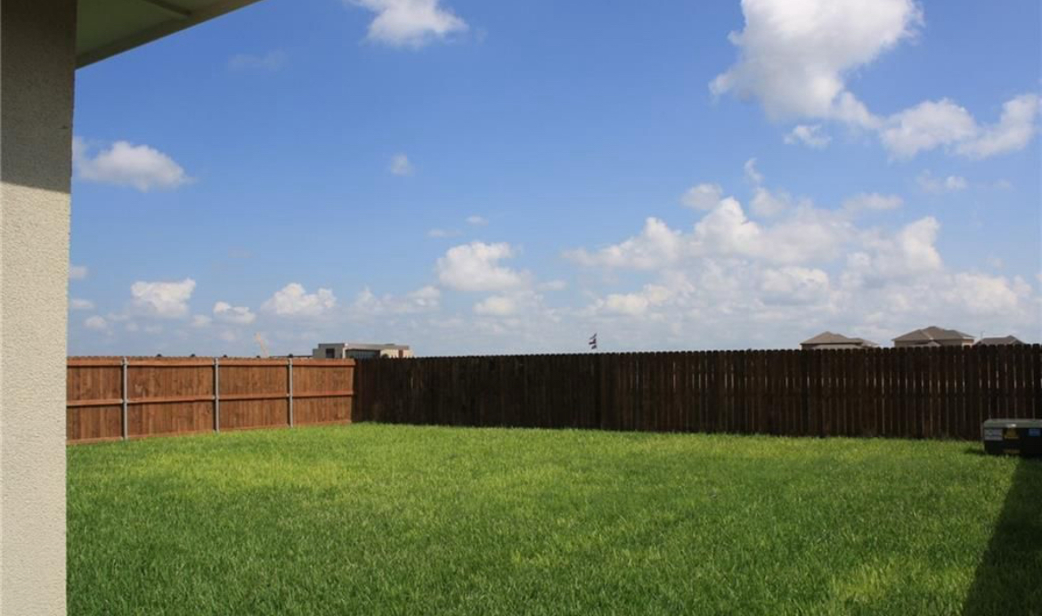 Luxury 3BR | Office | Pool | Fast WiFi - Photo 2