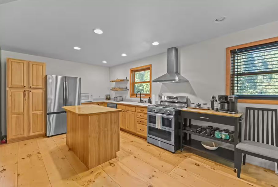 Private 3BR Retreat Near the Slopes & Town - Photo 5