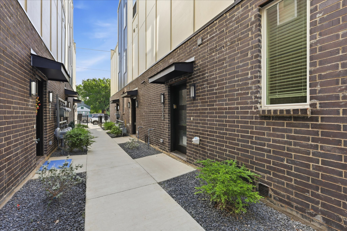 Luxury Townhome Minutes from UT Southwestern Medical Center - Photo 8