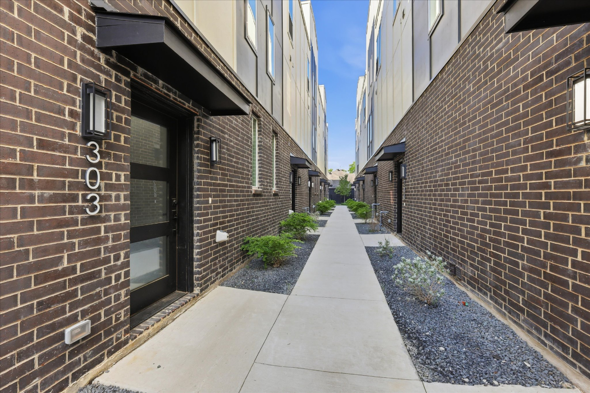 Luxury Townhome Minutes from UT Southwestern Medical Center - Photo 9