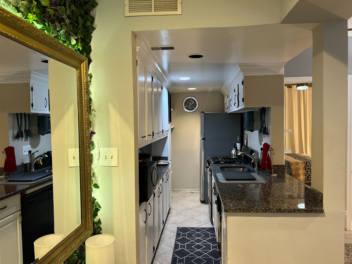 Modern 1BR in Logan Circle | Private Entrance - Photo 7