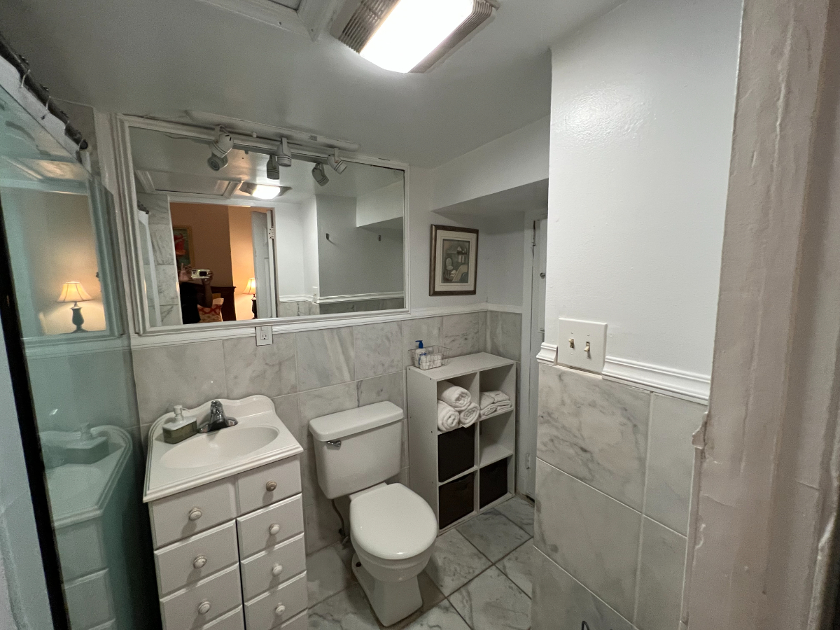 Modern 1BR in Logan Circle | Private Entrance - Photo 10