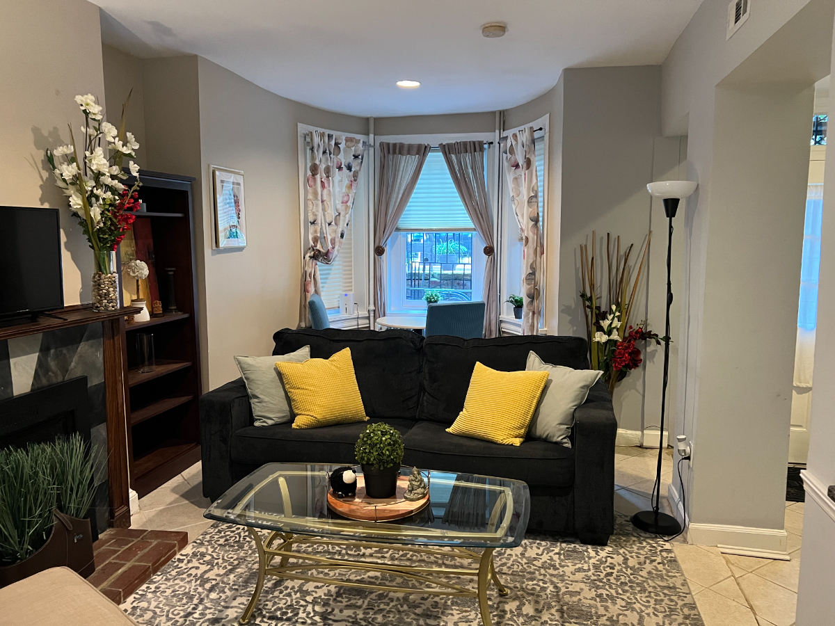 Modern 1BR in Logan Circle | Private Entrance - Photo 2