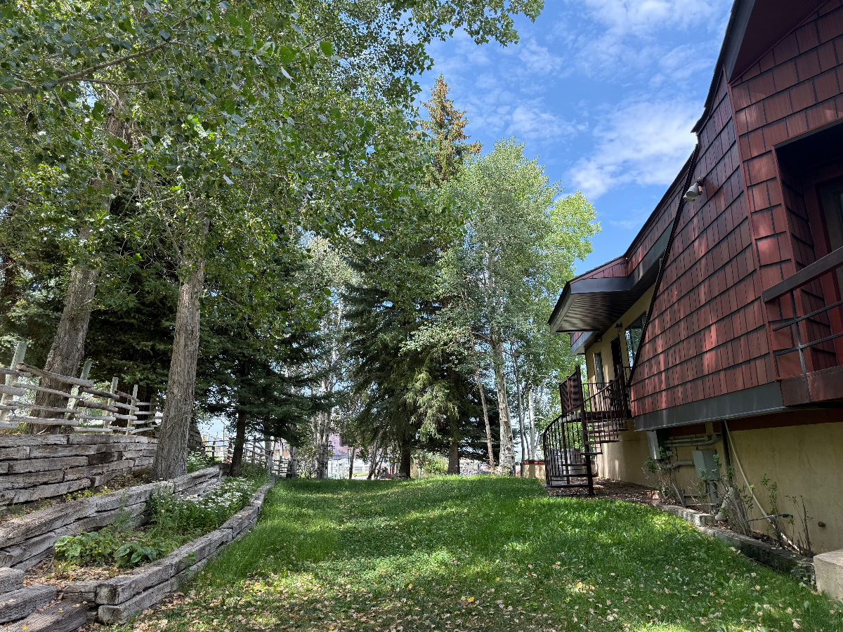 Spacious 3 Bedroom Furnished Apartment Near Sinks Canyon With Private Entrance - Photo 10