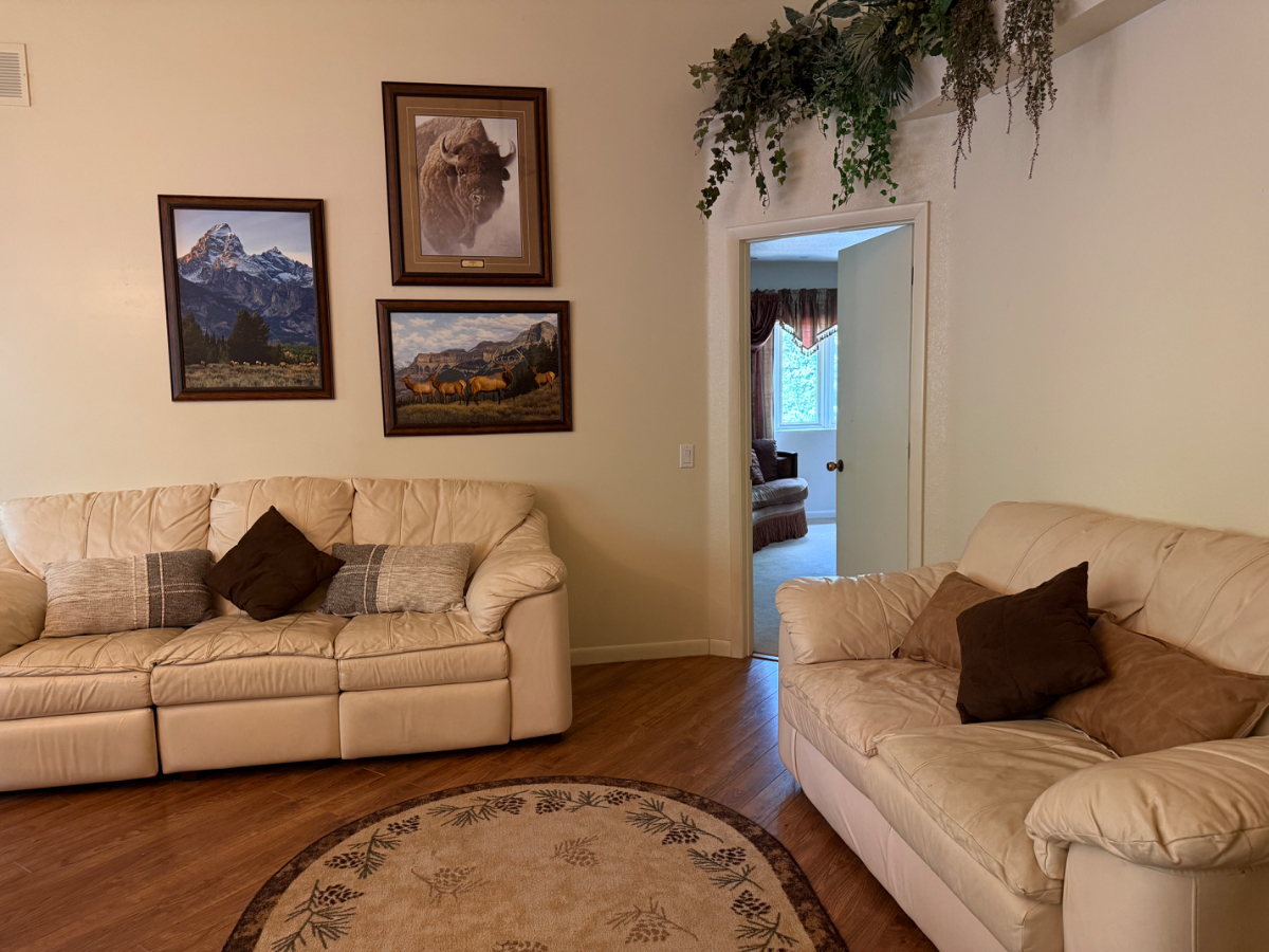 Spacious 3 Bedroom Furnished Apartment Near Sinks Canyon With Private Entrance - Photo 1