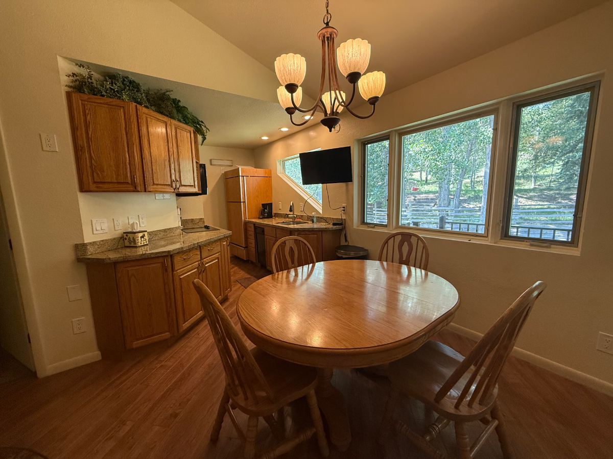 Spacious 3 Bedroom Furnished Apartment Near Sinks Canyon With Private Entrance - Photo 2