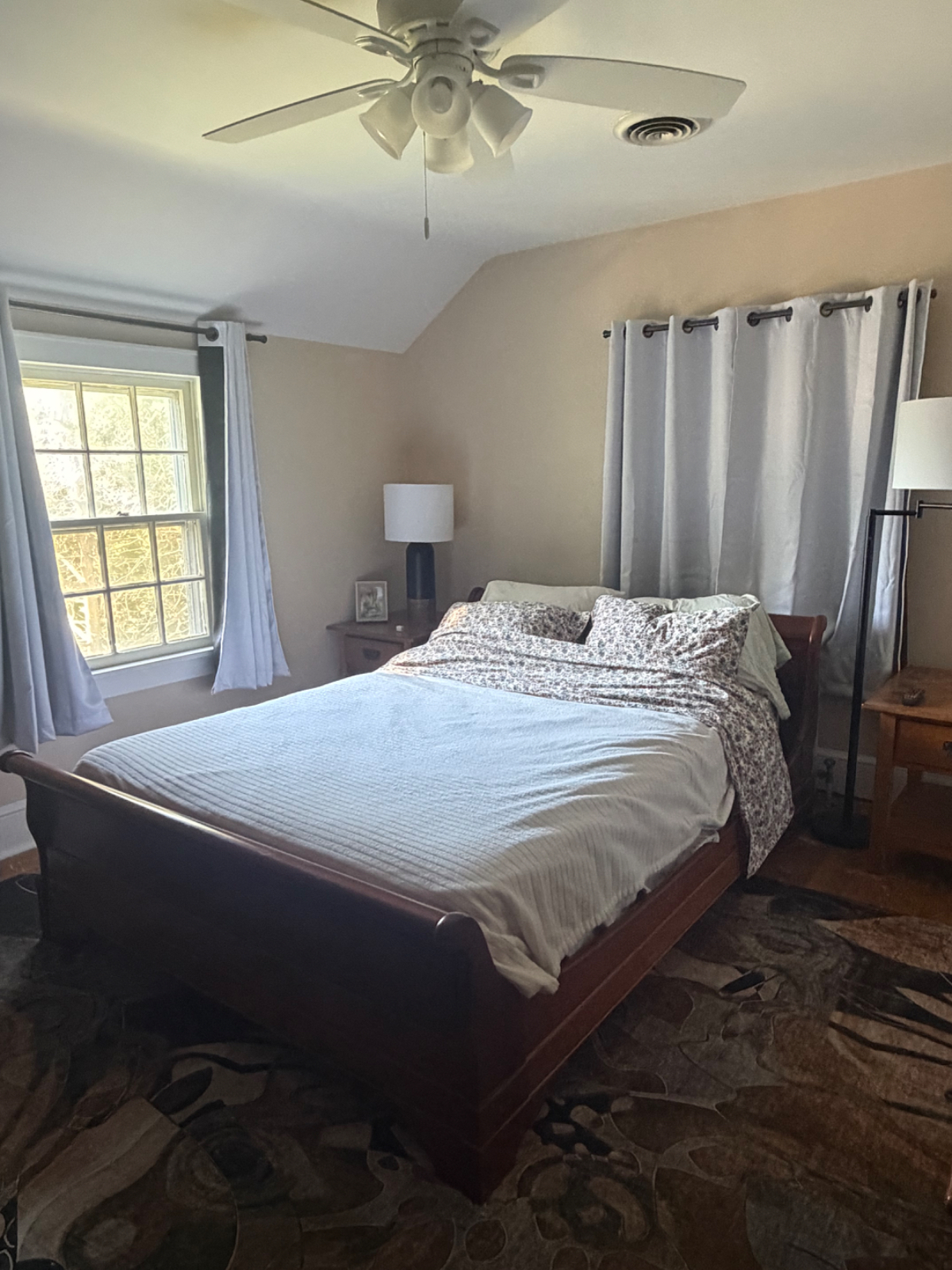 One bedroom in a house - Photo 2