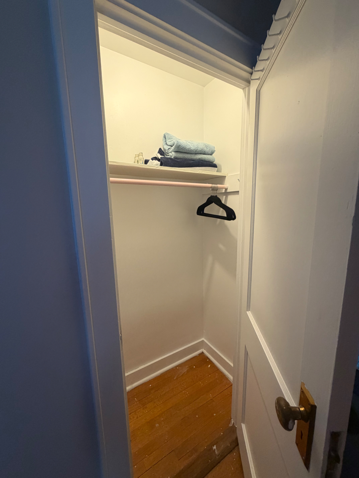 One bedroom in a house - Photo 4