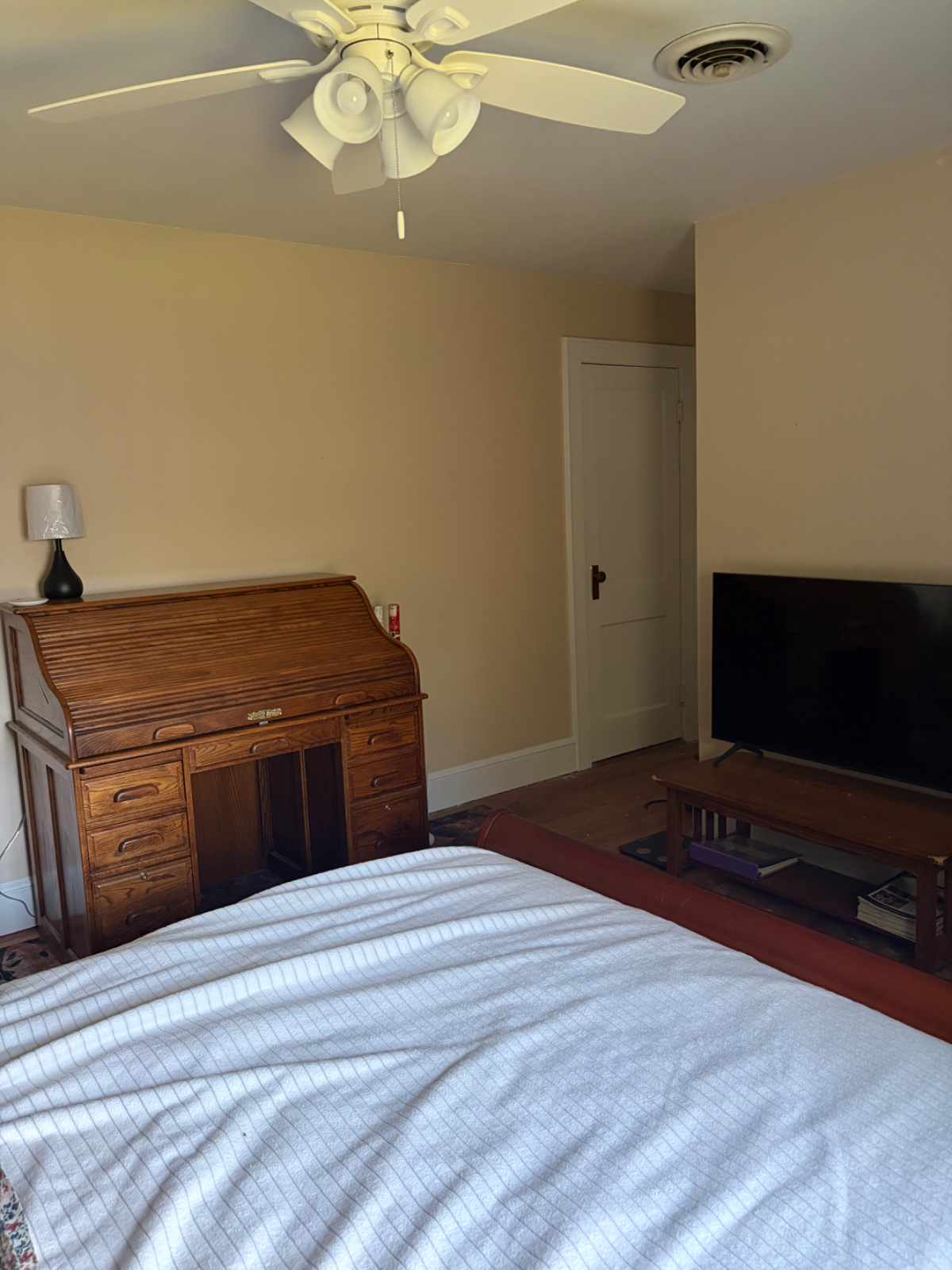 One bedroom in a house - Photo 3