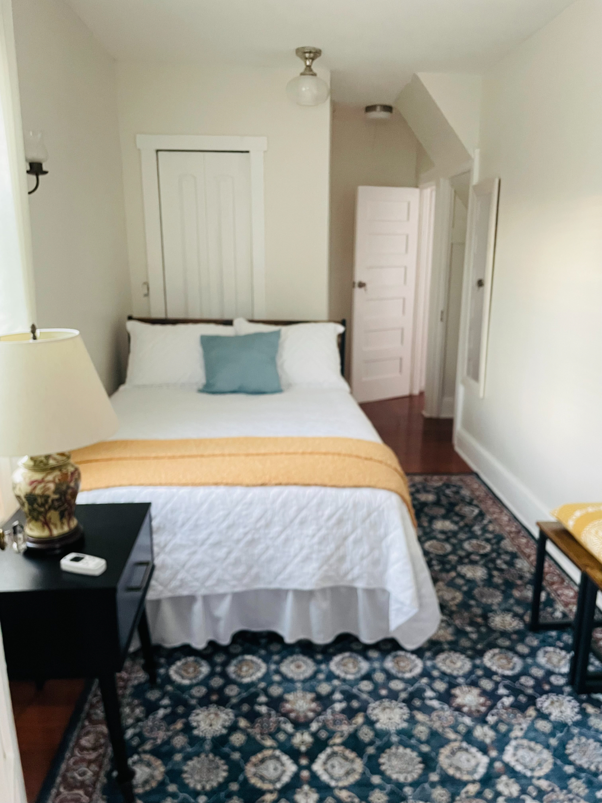 Fully Furnished 2 bed 1 bath house-Perfect for students or traveling professionals! - Photo 6