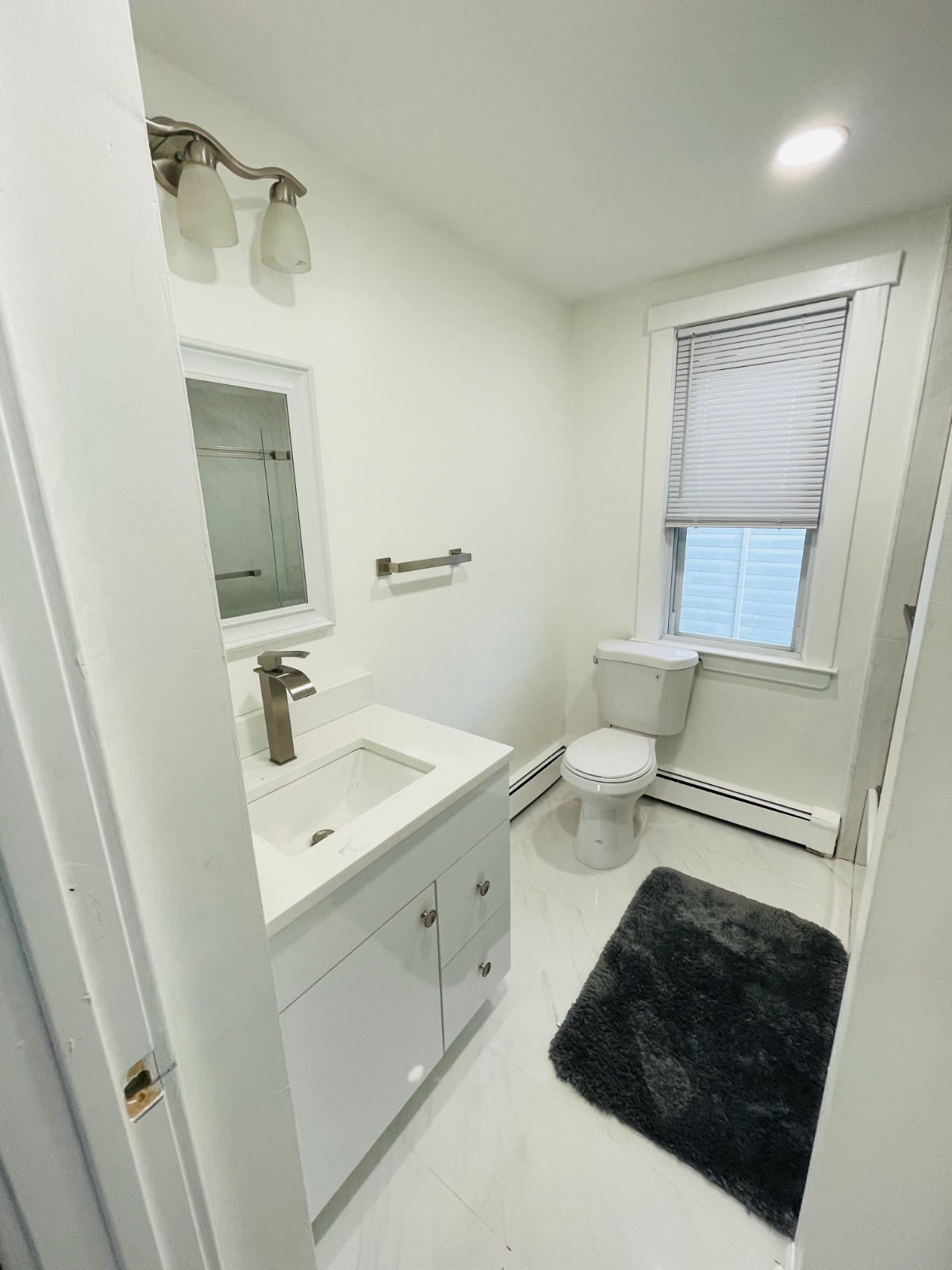 Fully Furnished 2 bed 1 bath house-Perfect for students or traveling professionals! - Photo 7