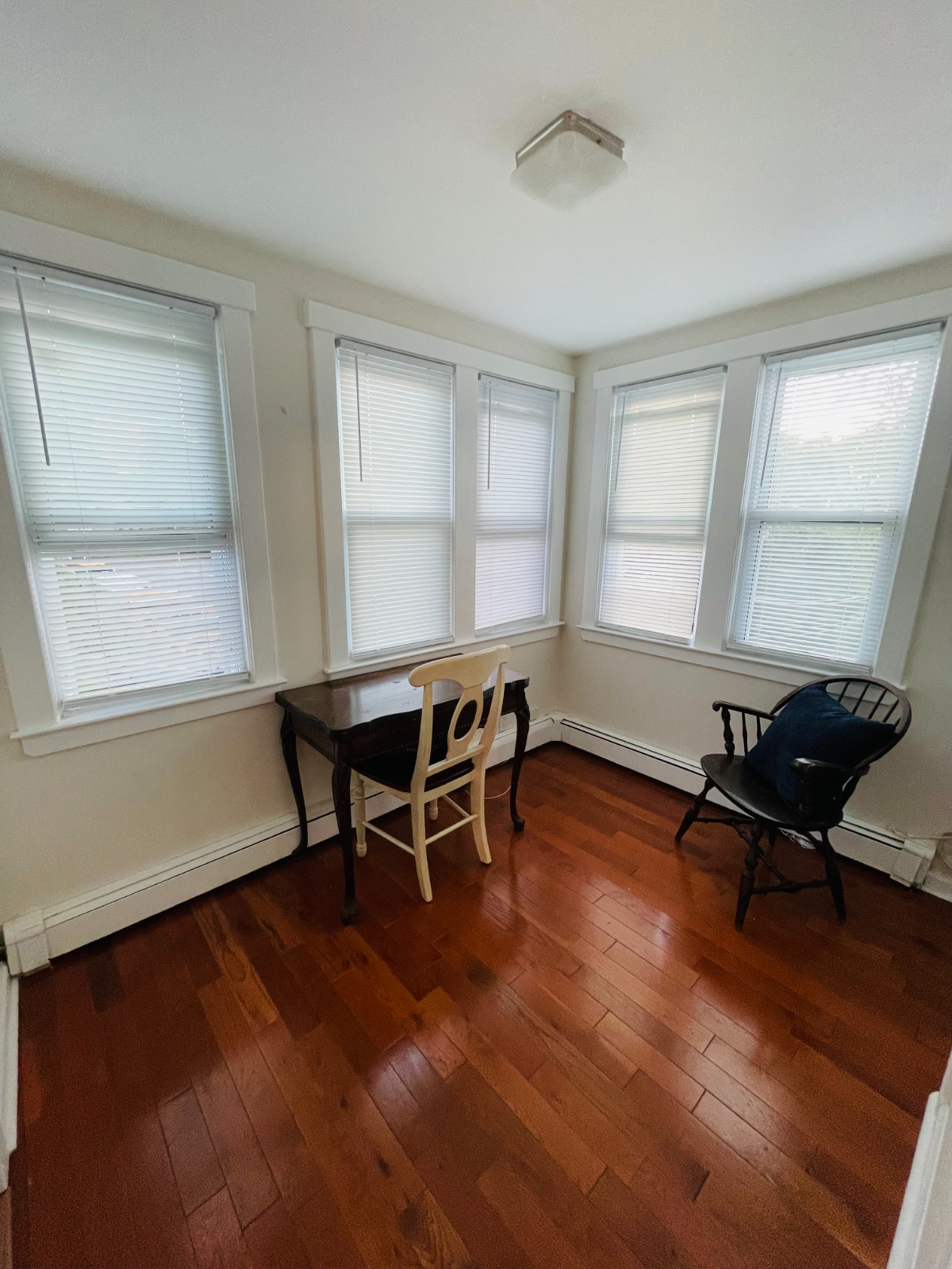 Fully Furnished 2 bed 1 bath house-Perfect for students or traveling professionals! - Photo 10
