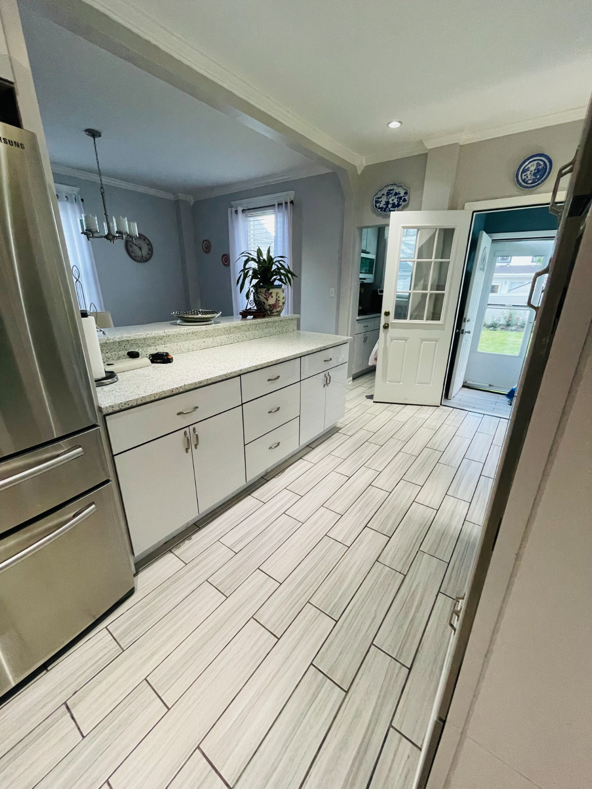 Fully Furnished 2 bed 1 bath house-Perfect for students or traveling professionals! - Photo 2