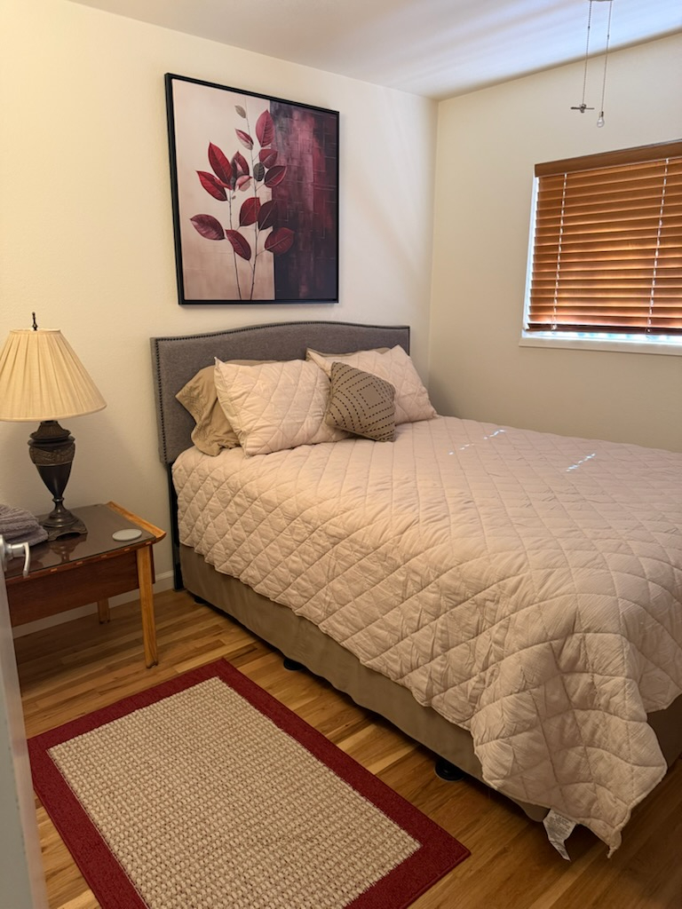 Newly Remodeled Comfortable & Quiet Neighborhood - Photo 2