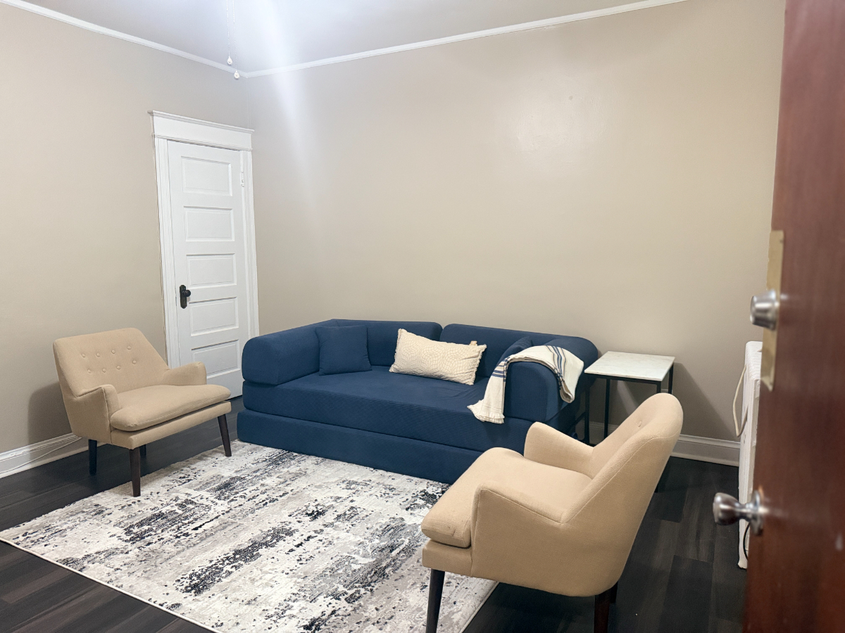 First-Floor 1BR + Den in Petworth - Free Parking, Backyard & Steps to Metro - Photo 4