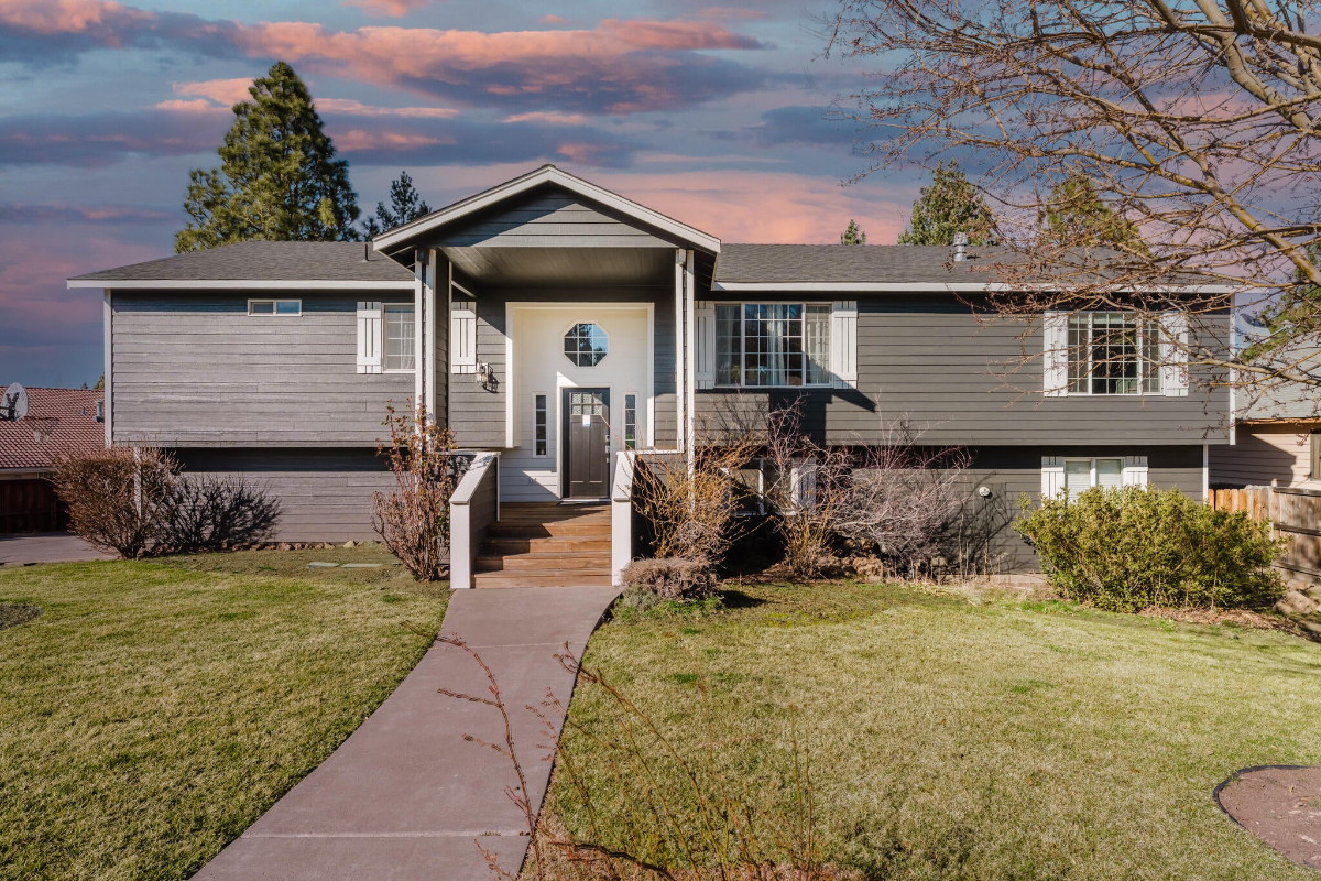 Pilot Butte Retreat - 4 Bedroom, 2.5 Bath, Hot Tub, Game Room - Sleeps 10 in Bend, OR - Photo 2