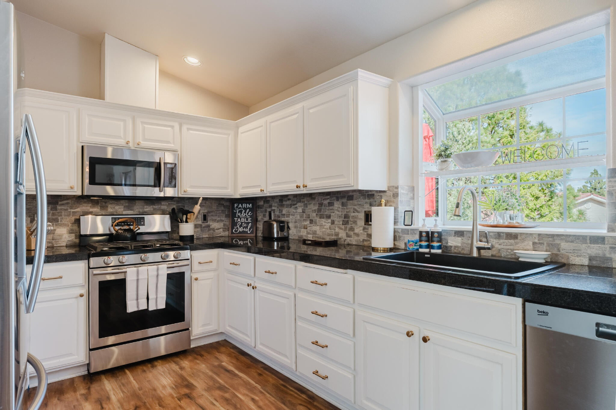 Pilot Butte Retreat - 4 Bedroom, 2.5 Bath, Hot Tub, Game Room - Sleeps 10 in Bend, OR - Photo 5