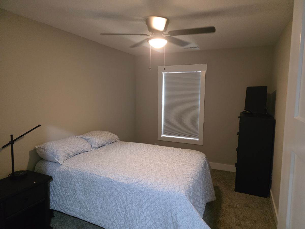 NEW CLEAN AND QUITE - Photo 5