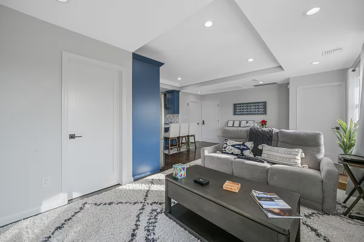 Stylish 2BR Retreat Near NYC Mall & Beaches. - Photo 9