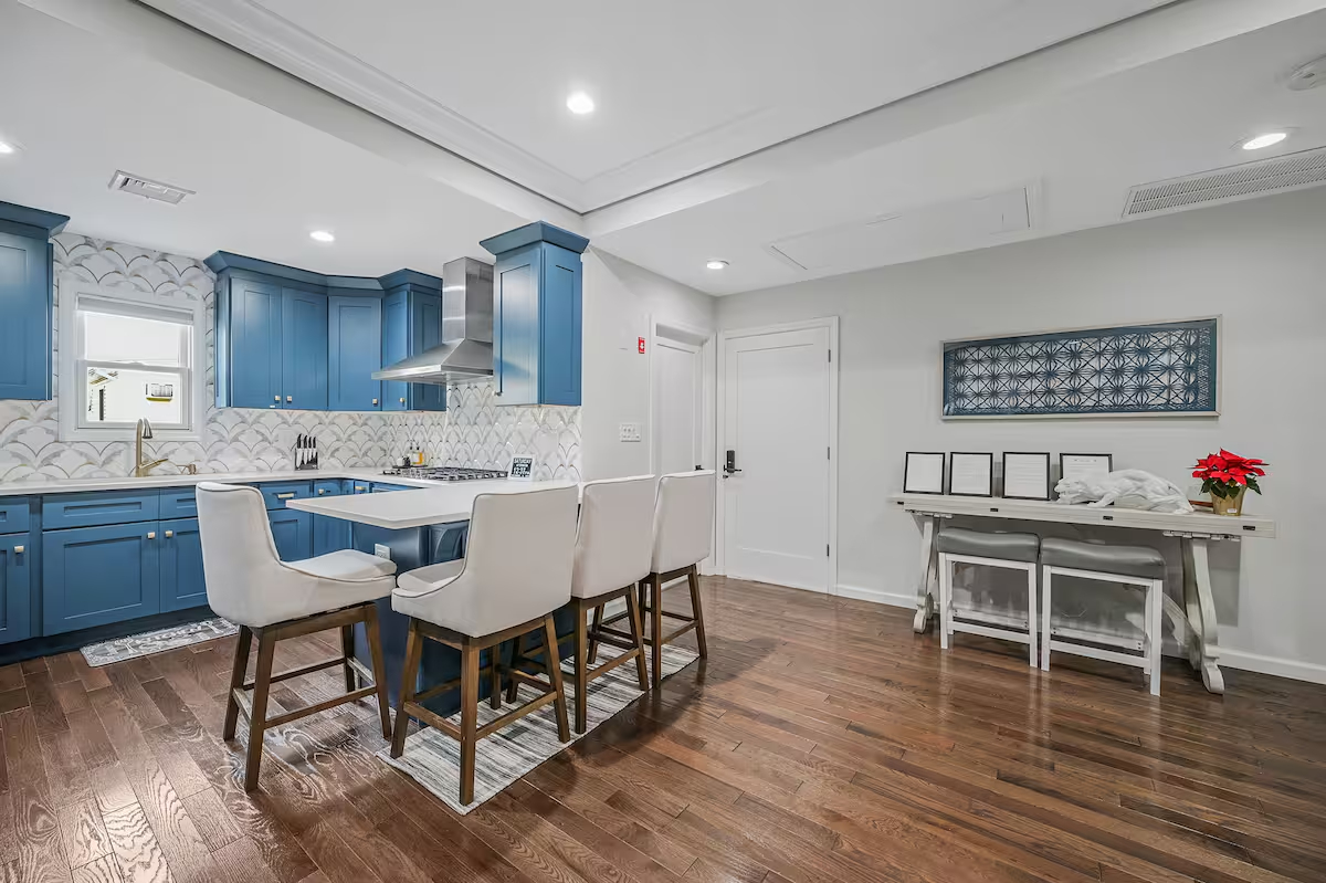 Stylish 2BR Retreat Near NYC Mall & Beaches. - Photo 5