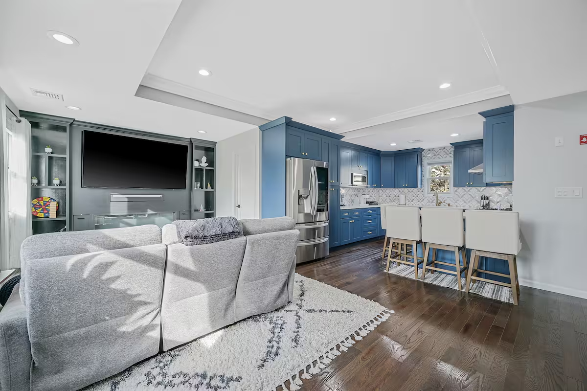 Stylish 2BR Retreat Near NYC Mall & Beaches. - Photo 4