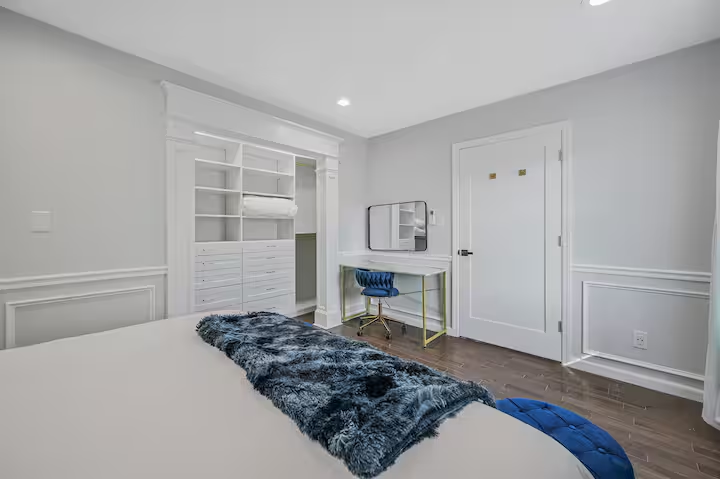 Stylish 2BR Retreat Near NYC Mall & Beaches. - Photo 2