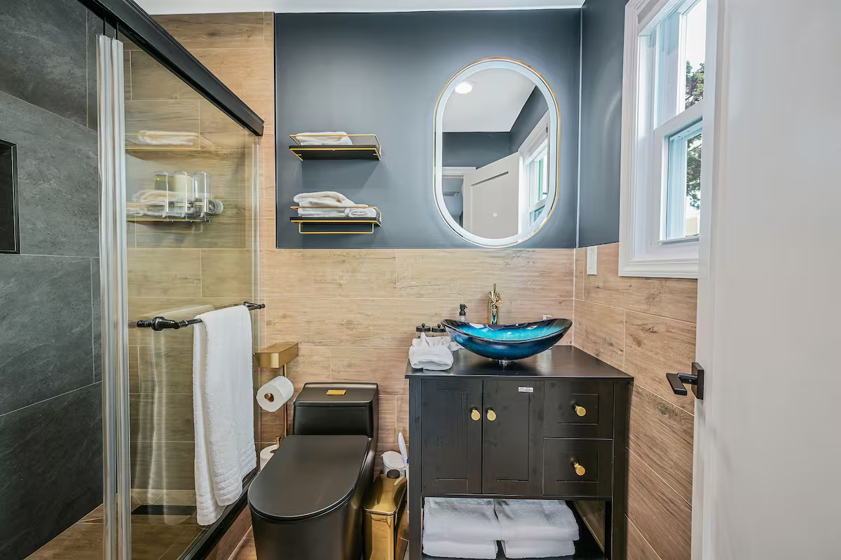 Stylish 2BR Retreat Near NYC Mall & Beaches. - Photo 8