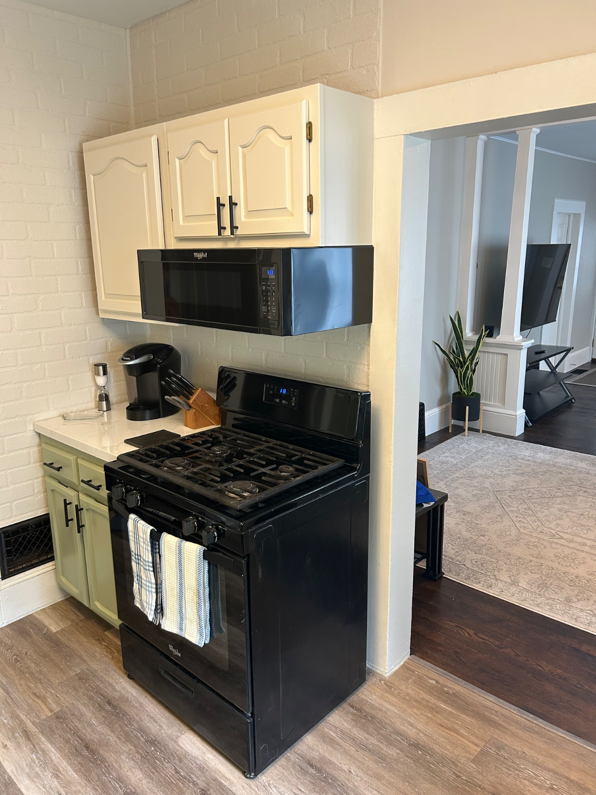 Modern 2BR Getaway | Quiet Neighborhood - Photo 7