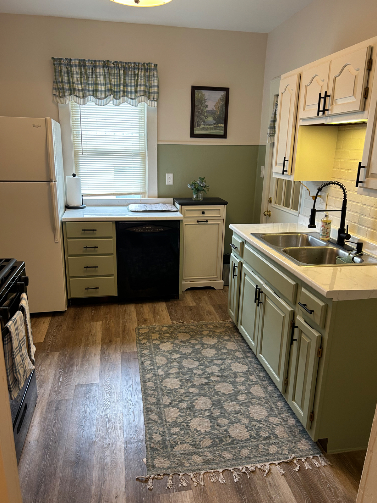 Modern 2BR Getaway | Quiet Neighborhood - Photo 5