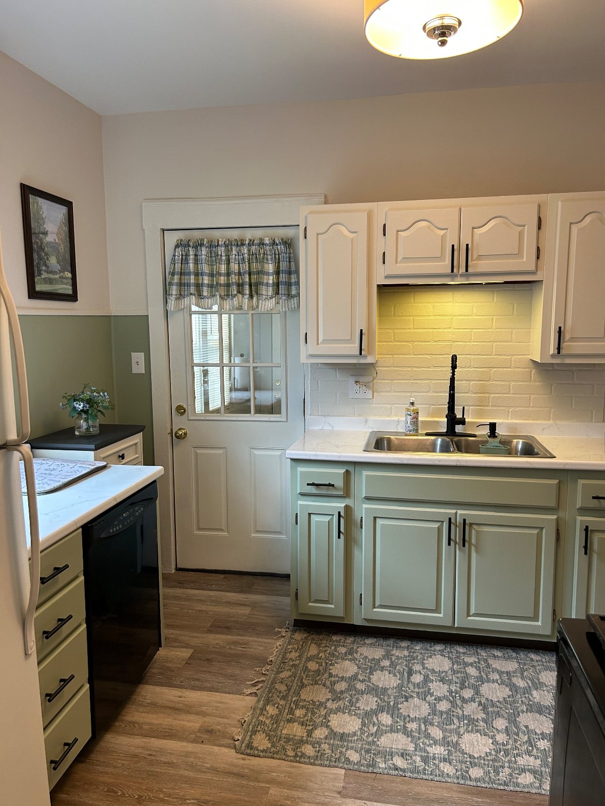 Modern 2BR Getaway | Quiet Neighborhood - Photo 6