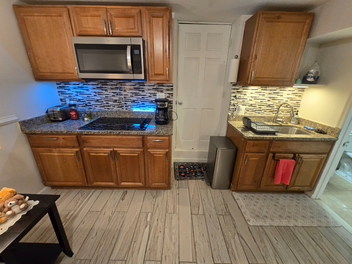 Fully Furnished Private Lower-Level 1BR/1BA Near Hospitals & Metro - Photo 5